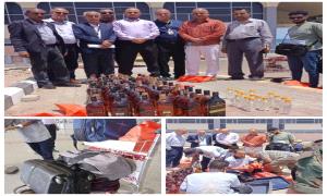 النيابة العامة تتلف 132 قارورة خمـ,ـور مهربة ضُبطت عبر مطار عدن الدولي
