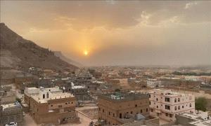 انتشار لمسـ,ـلحين بملابس مدنية في "سيئون" يثير القلق.. وترجيحات بارتباطهم بالحـ,ـوثيين والإخوان
