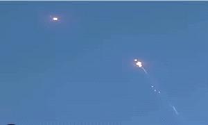 عاجل : طيران حربي يلقي قنابل ضوئية في سماء يافع