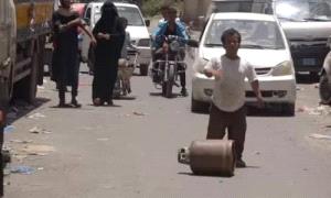 أزمة الغاز تعود إلى عدن ومحافظات محررة.. انفراجه لم تصمد أياماً