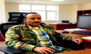 العليمي يدعو الشعب إلى التعبئة.. بينما تناسى أنه لا يملك شعبية لا في الشمال ولا في الجنوب