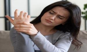 تعرف كيف يُعالج آلام المفاصل؟