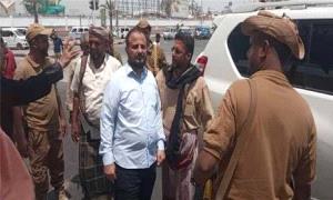 مدير عام المنصورة يدشن محطة لسيارات الأجرة ويتفقد مشاريع خدمية بشارع السجن