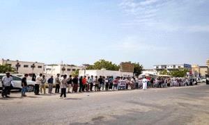 وقفة بجامعة حضرموت تطالب بتحسين الأوضاع المعيشية والأكاديمية لمنتسبيها